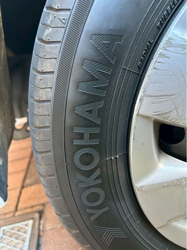 ヨコハマ BluEarthタイヤ装着！しっかりとした足回り。【アクア】